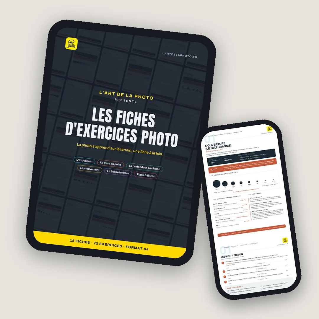 Le cahier Les Fiches d'Exercices Photo sur tablette, avec la fiche L'ouverture ouverte sur un téléphone